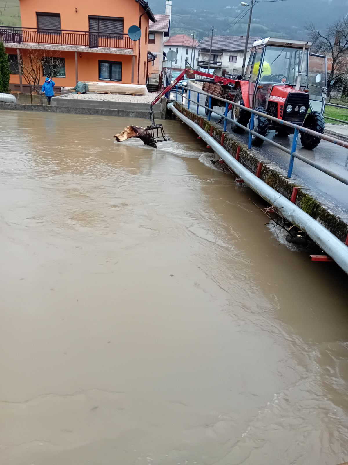 Opština Jezero: Nivo Jošavke i Plive miruje, poplavljeno više od 30 objekata