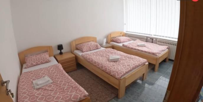 Huso iz Sanskog Mosta svom podstanaru prepisao kuću, zemlju, mercedes i sav novac