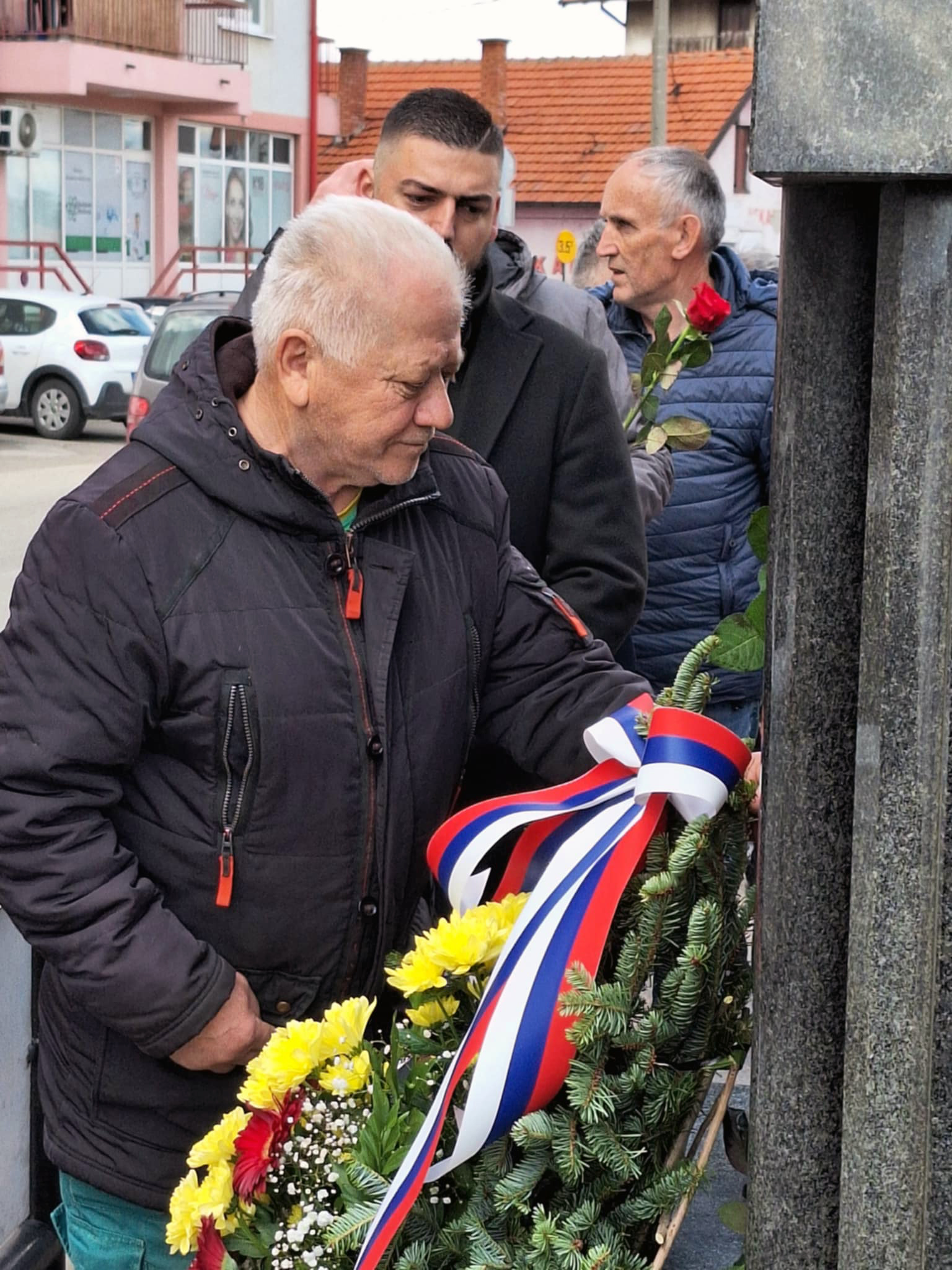 Položeni vijenci ispred Mauzerovog spomenika
