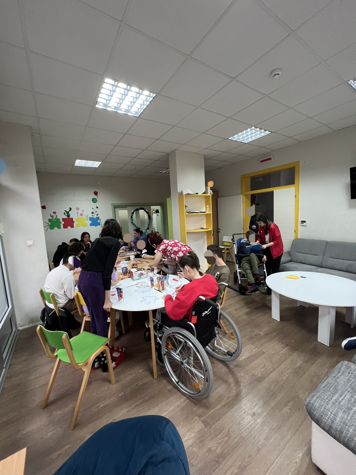 Centar za socijalni rad Bijeljina organizovao radionicu povodom Svjetskog dana svjesnosti o autizmu (FOTO)