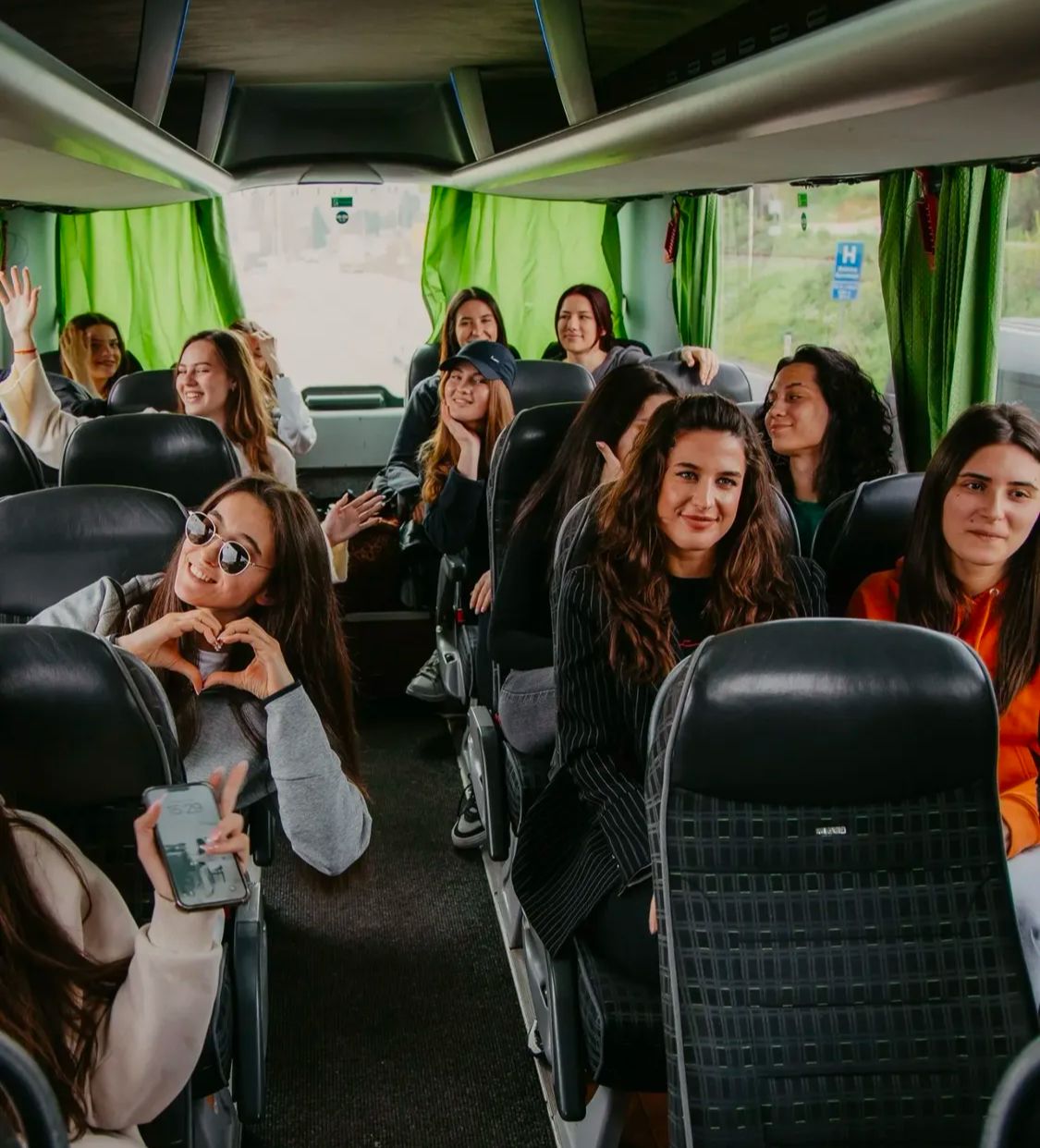 Semberija Transport osigurala udobno i sigurno putovanje za finalistice Miss BiH  za Miss Svijeta 2025.