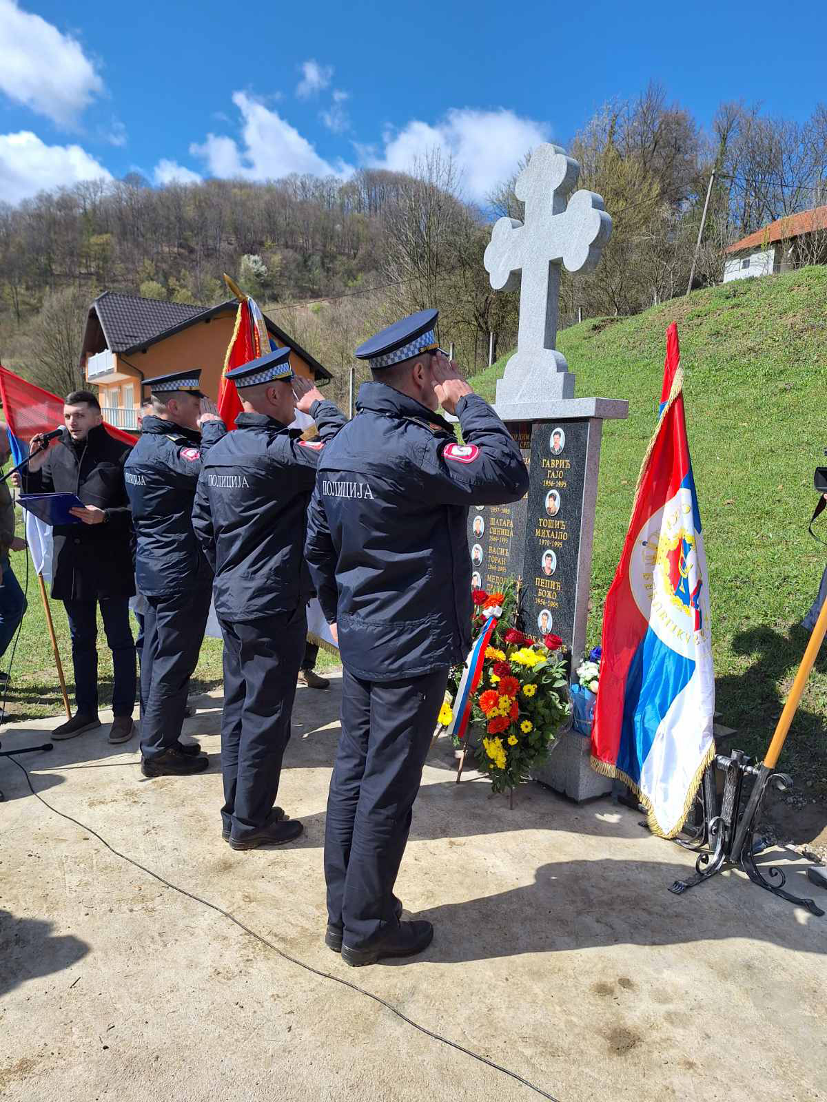 Osveštani spomenici srpskim borcima na Majevici