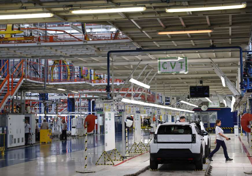 TRAMP “SPUSTIO LOPTU” Najavljeno izuzeće carina za autoindustriju