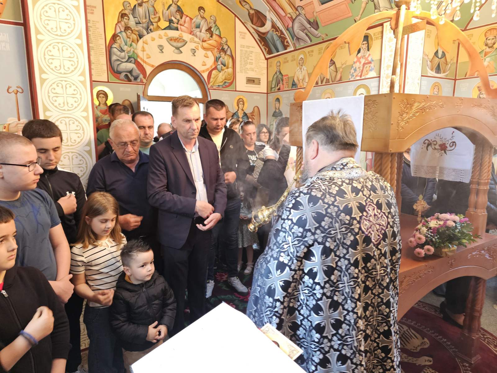 Načelnik Gajić na iznošenju plaštanice u rodnoj Mezgraji i Ugljeviku: Vjernici okupljeni u molitvi