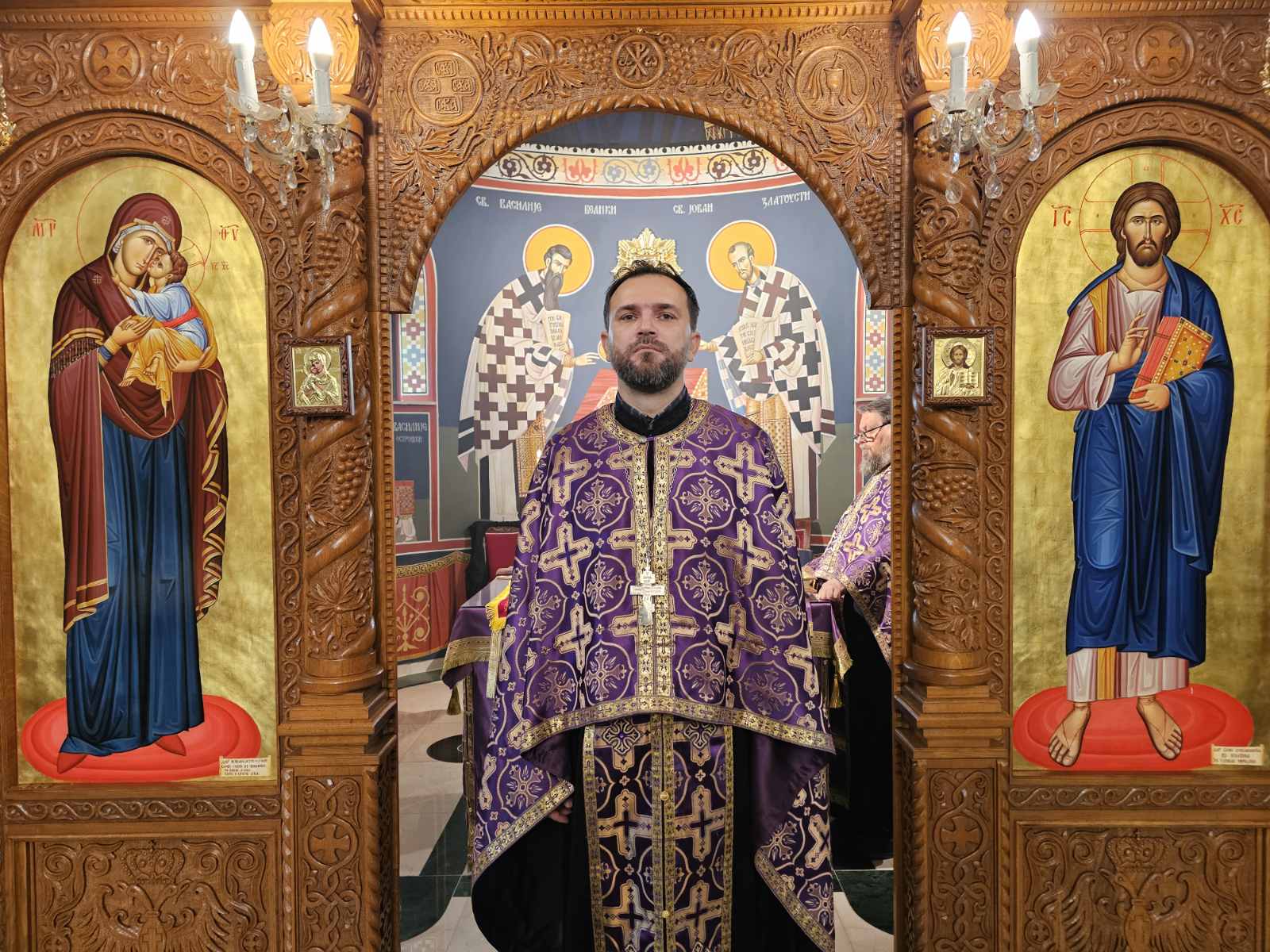 Načelnik Gajić na iznošenju plaštanice u rodnoj Mezgraji i Ugljeviku: Vjernici okupljeni u molitvi