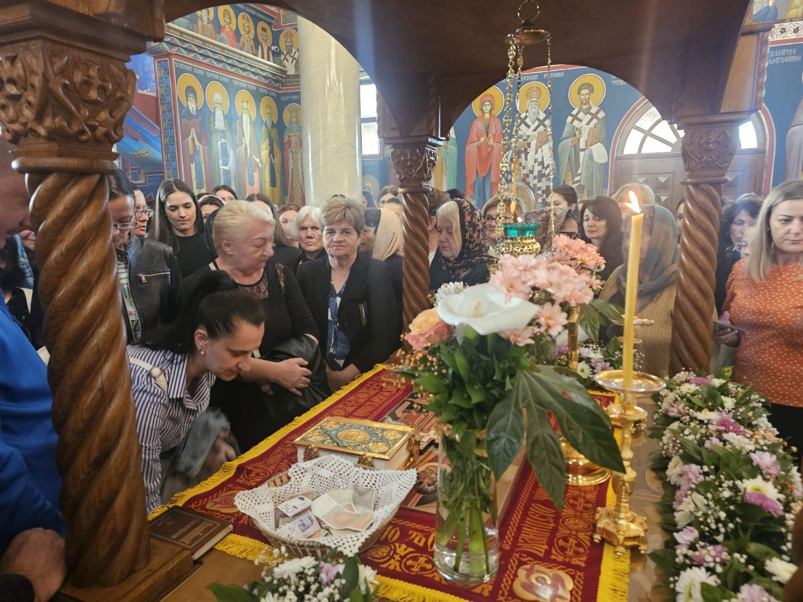 Načelnik Gajić na iznošenju plaštanice u rodnoj Mezgraji i Ugljeviku: Vjernici okupljeni u molitvi