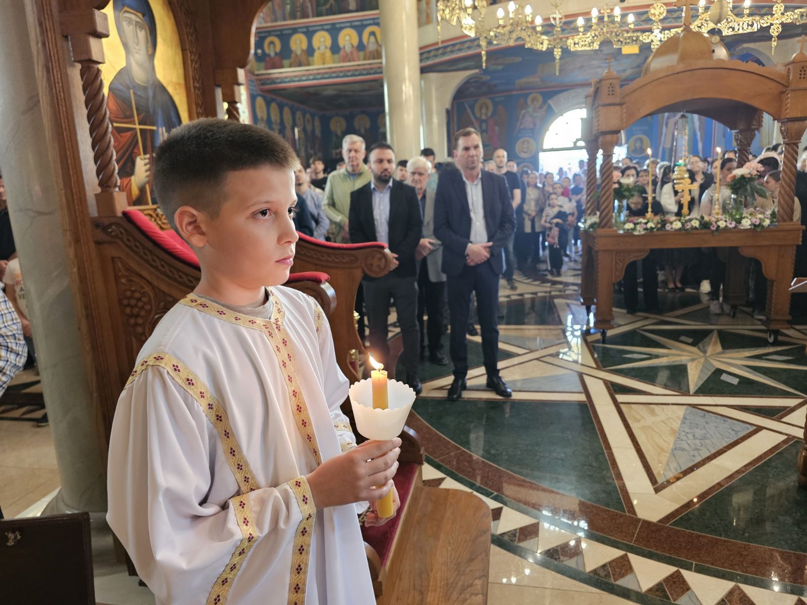 Načelnik Gajić na iznošenju plaštanice u rodnoj Mezgraji i Ugljeviku: Vjernici okupljeni u molitvi