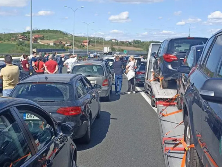 Poginuo narodni poslanik Srđan Todorović, njegova supruga i dijete