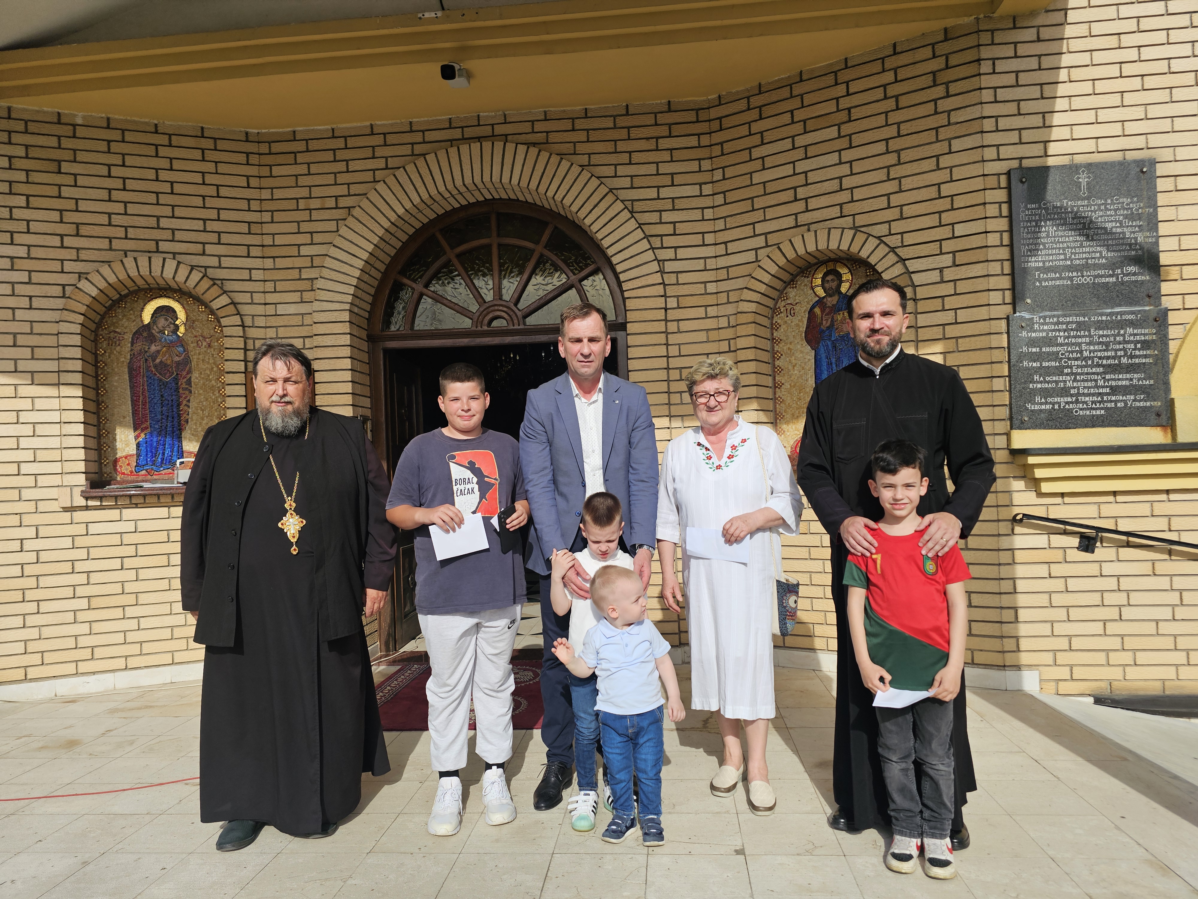 Ugljevički mališani čuvaju tradiciju Vaskršnjih jaja: Nagrade, igra i pjesma u čast Vaskrsa