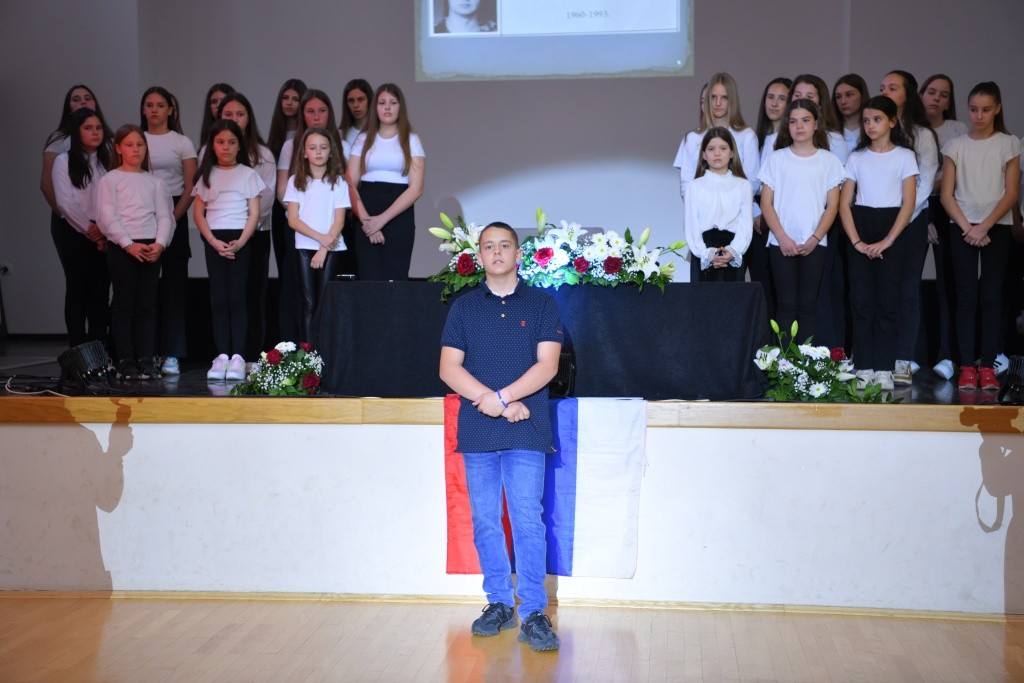 DA SE NIKAD NE ZABORAVI NJIHOVA ŽRTVA Akademija posvećena borcima poginulim na Banj brdu