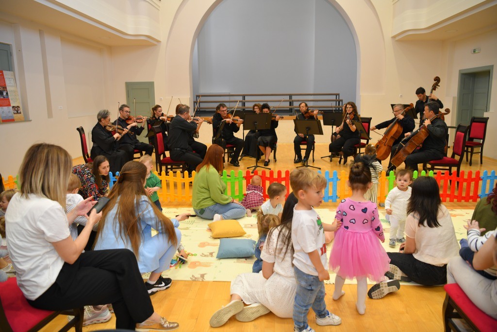 Beogradska filharmonija svirala za bebe i Anu Gole FOTO
