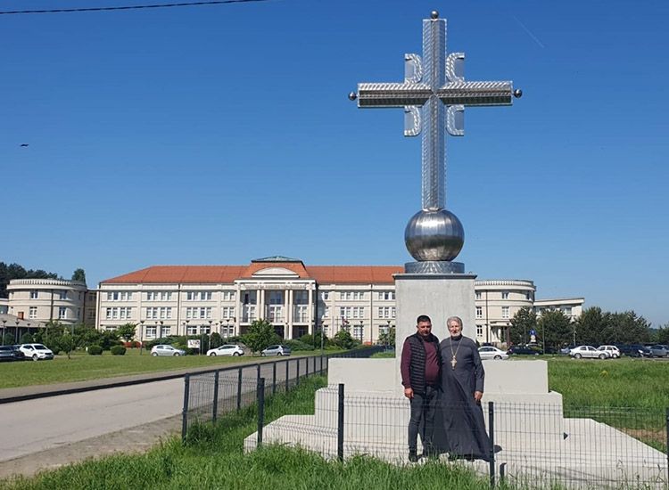 U Bijeljini podignut krst na mjestu budućeg hrama Svetom Savi
