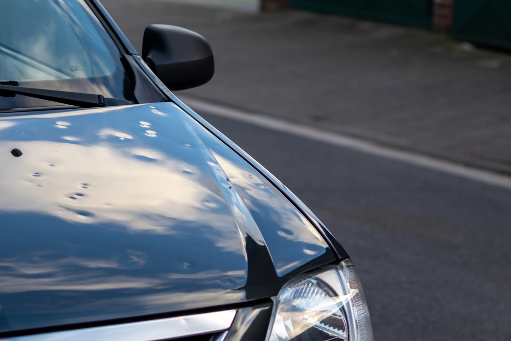 Noćna mora za svakog vozača je grad - kako zaštititi auto?