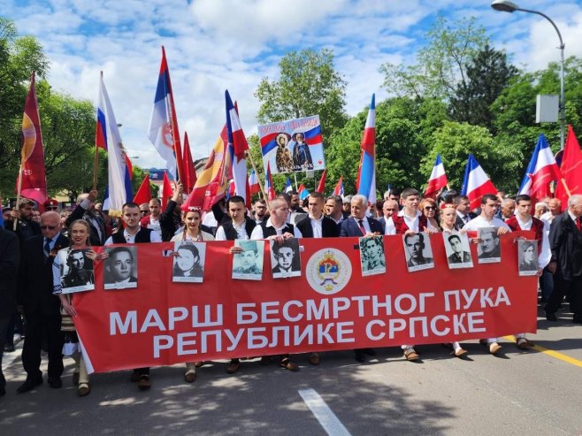 Banjaluka: Maršom "Besmrtnog puka" obilježen Dan pobjede