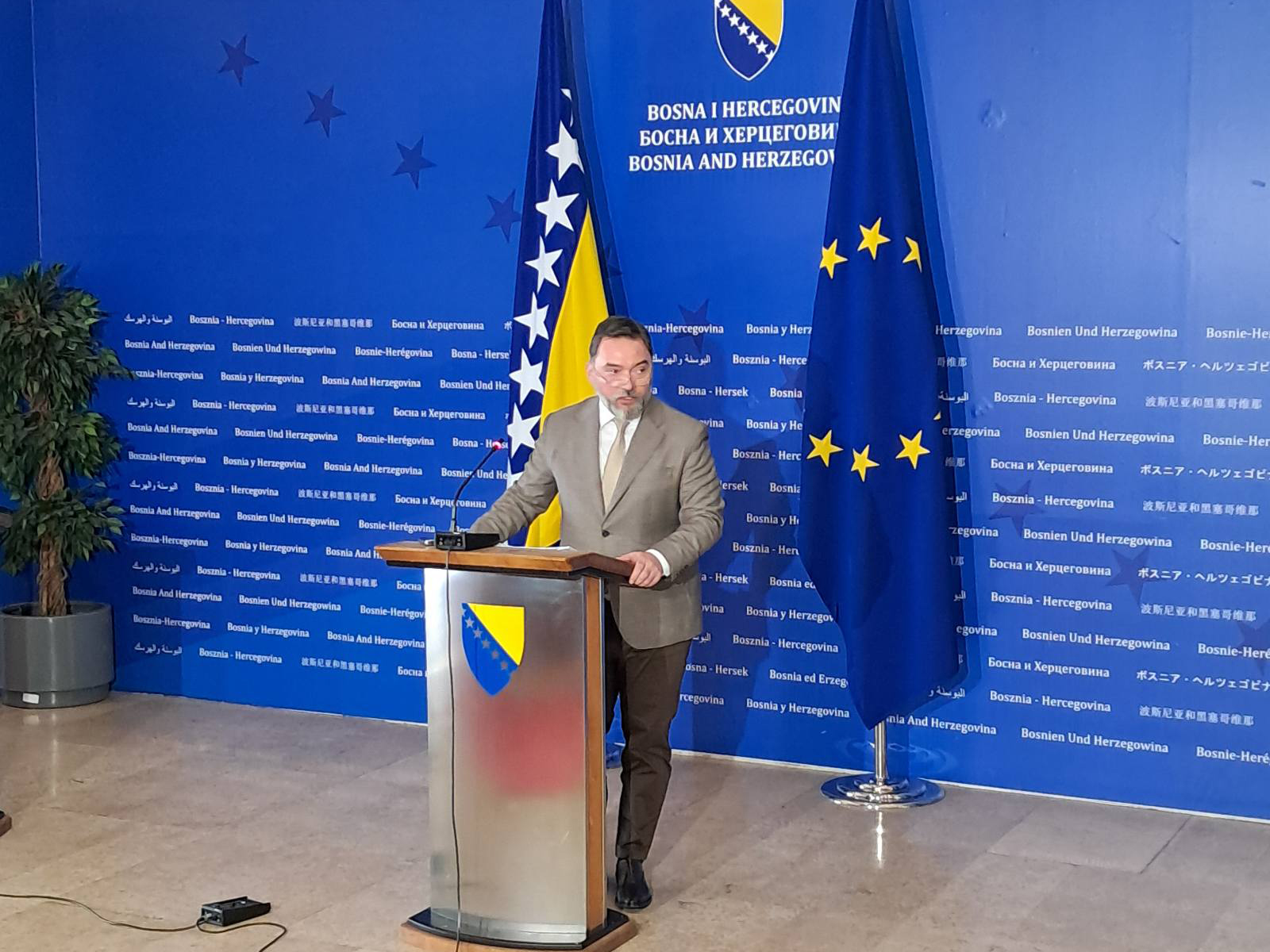 Košarac: Donesena odluka o osnivanju bescarinske zone u Gradišci