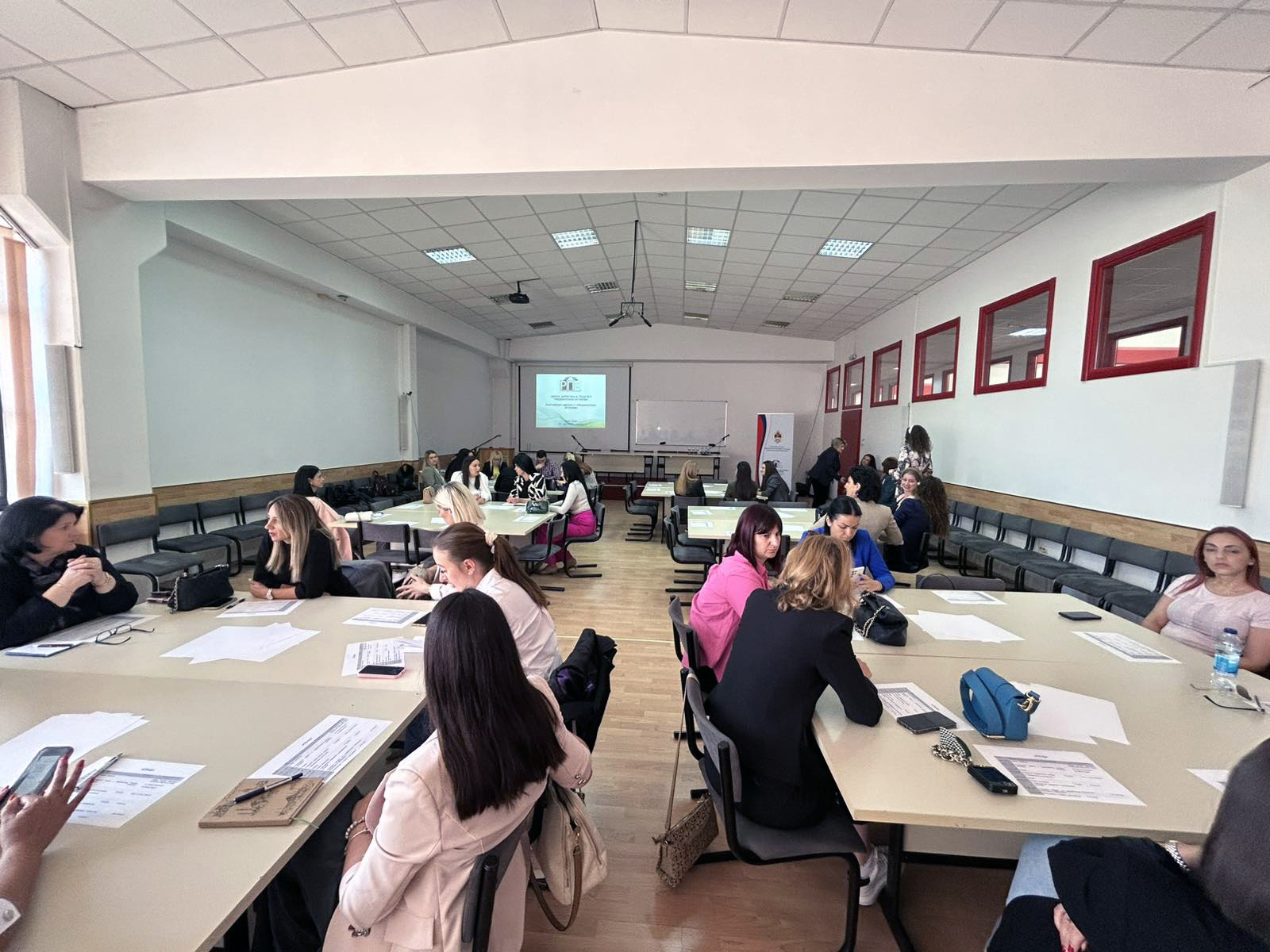 Graditi kvalitetne partnerske odnose pedagoga sa roditeljima i lokalnom zajednicom