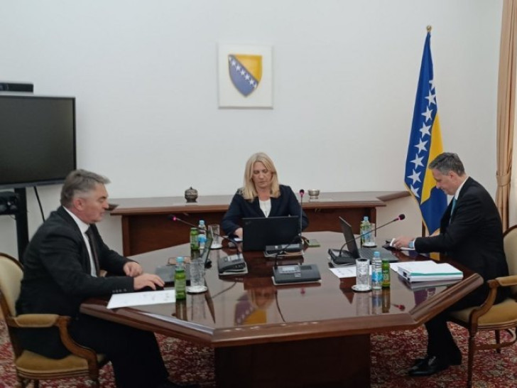 Predsjedništvo BiH na vanrednoj sjednici o budžetu