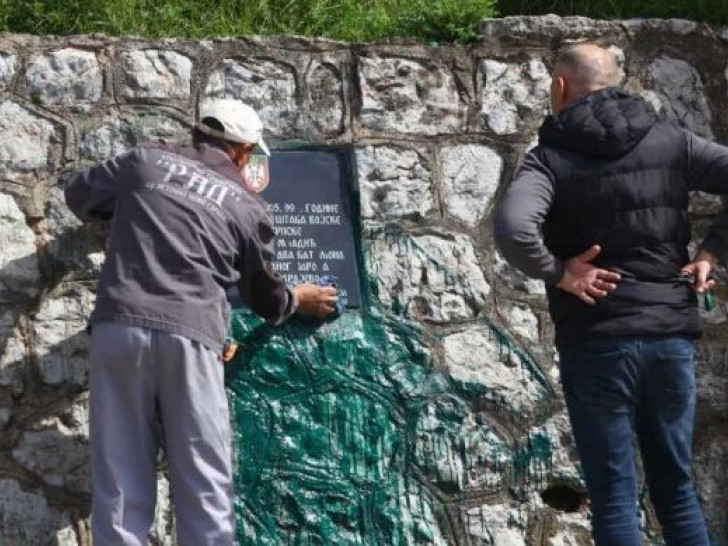 Ponovo oštećena spomen-ploča na Vracama