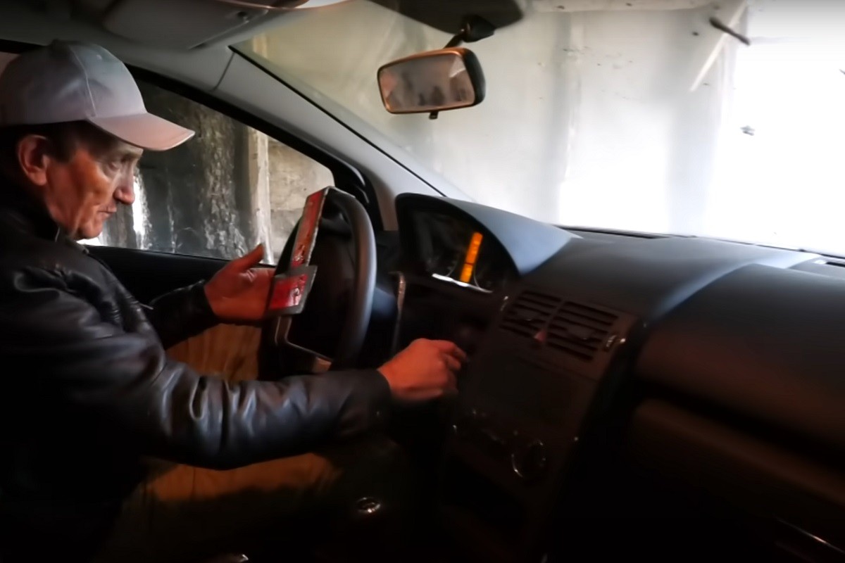 Dobio mercedesa na lutriji: Nije ga izvezao iz garaže 20 godina (VIDEO)
