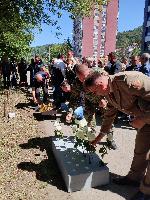 Godišnjica "Tuzlanske kolone": Ruže i voštanice na mjestu ubistva 54 mladića (FOTO)