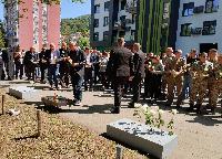 Godišnjica "Tuzlanske kolone": Ruže i voštanice na mjestu ubistva 54 mladića (FOTO)
