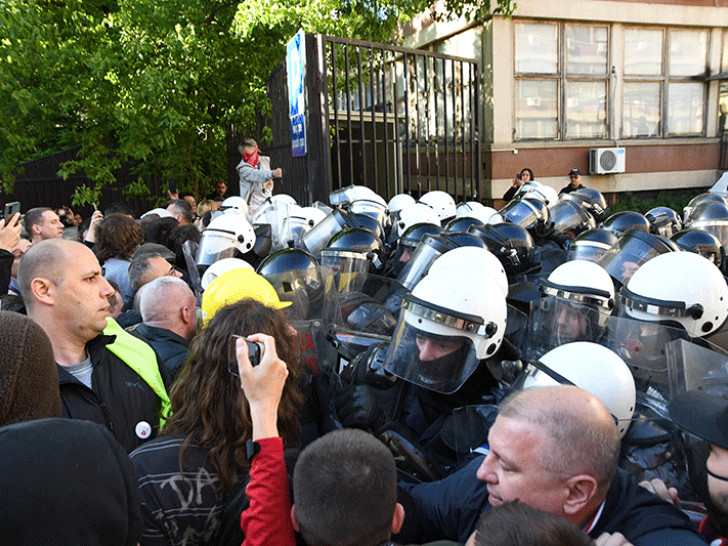 Novi sukobi policije i demonstranata u Novom Sadu