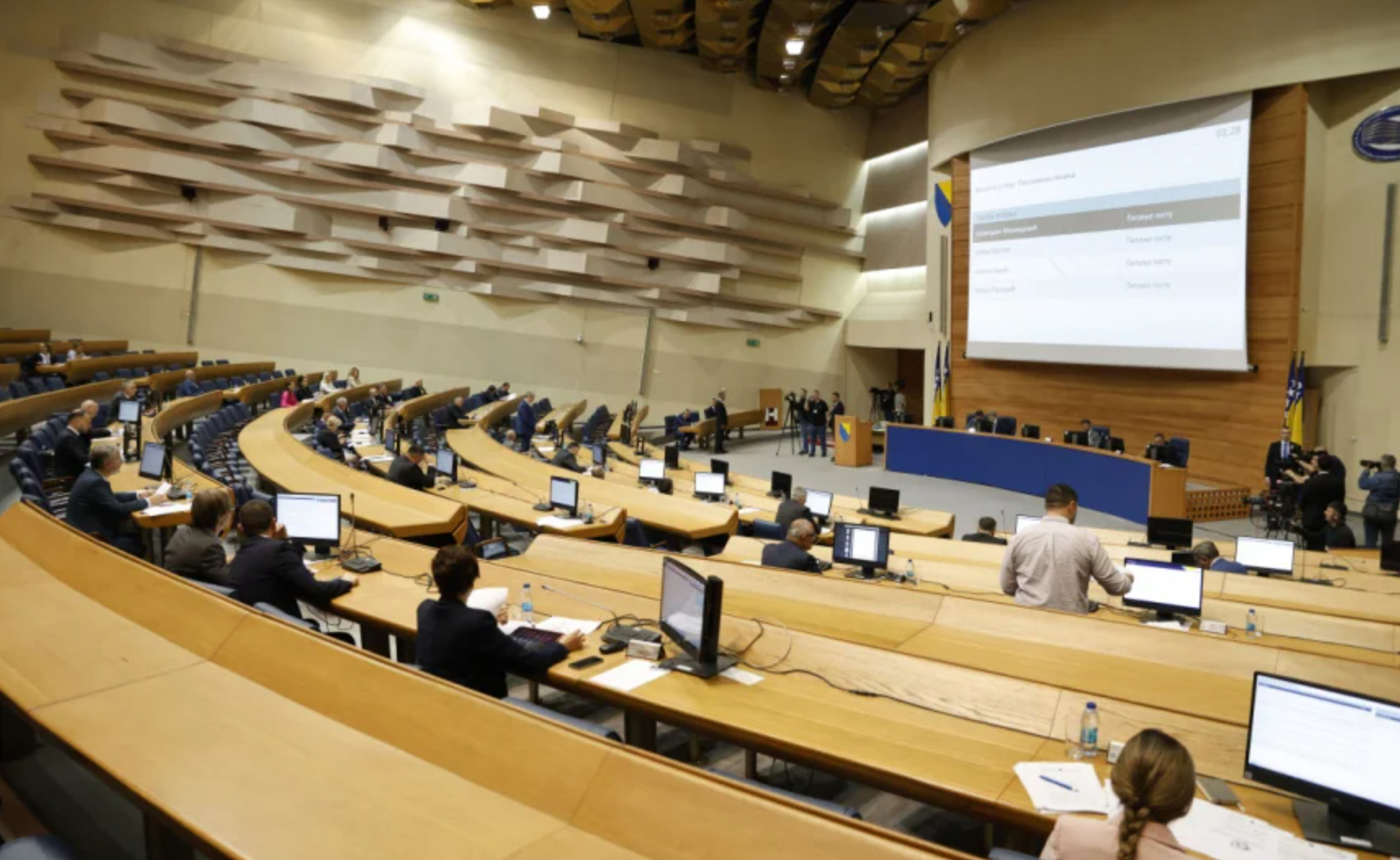 Pljušte optužbe između SNSD-a i SDS-a: Svađa na ivici fizičkog obračuna