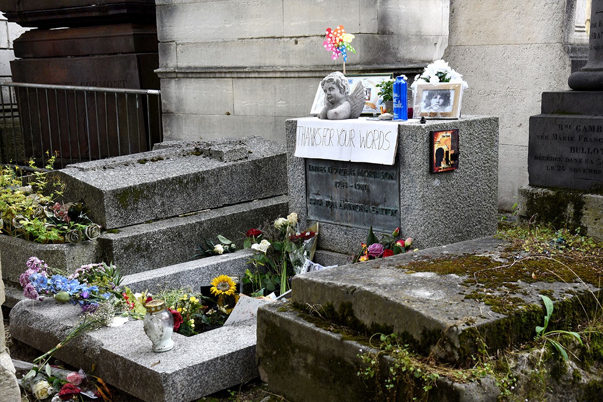 Poslije 37 godina pronađena bista Džima Morisona koja je ukradena sa njegovog groba