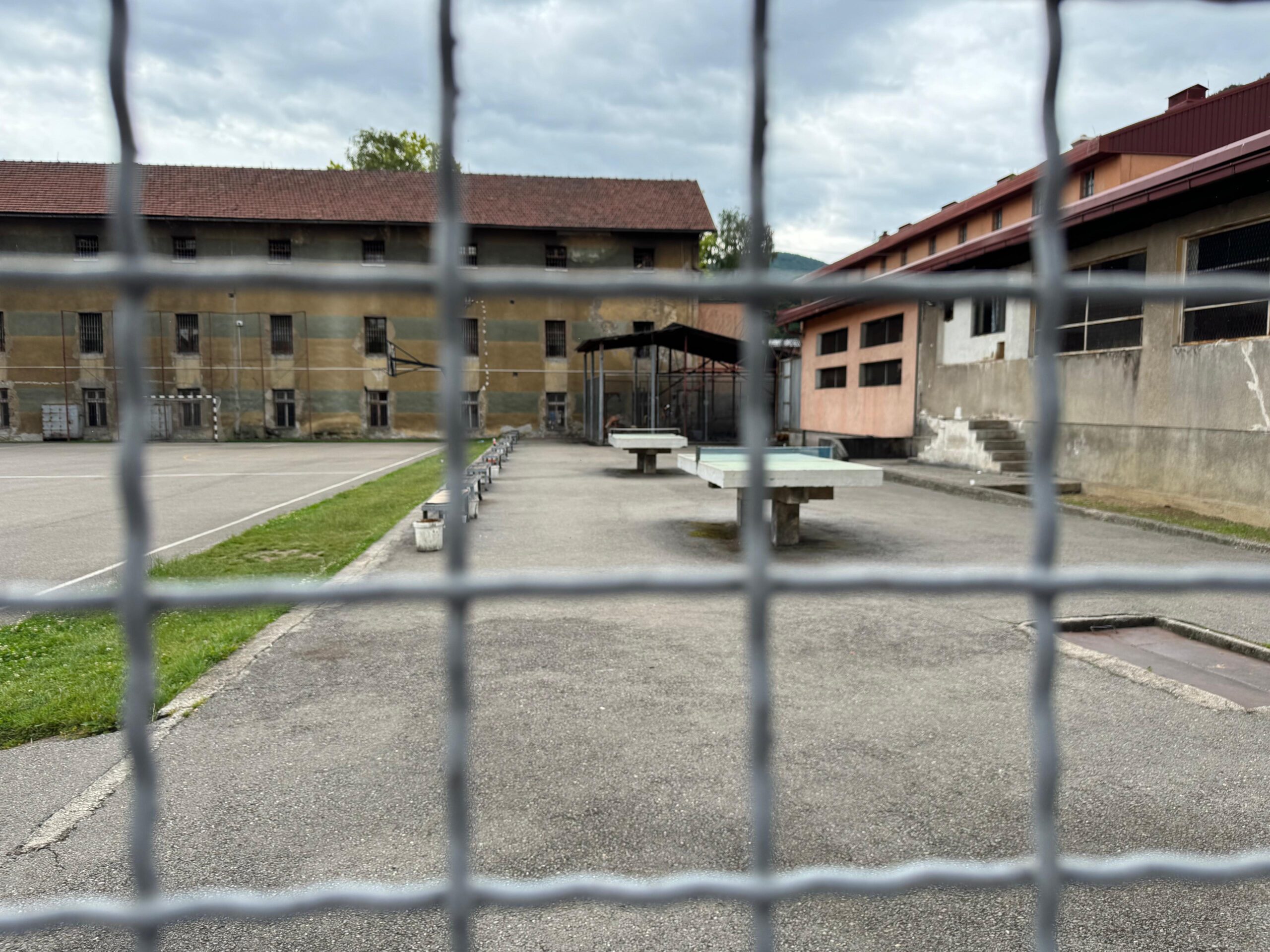 Stražar i osuđenik iz Istočnog Sarajeva teško povrijeđeni u KPZ Zenica
