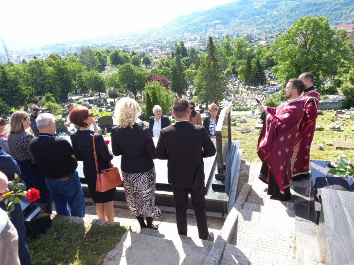 Položeno cvijeće kod spomenika za 12 beba: Naša dužnost je da ih se sjećamo
