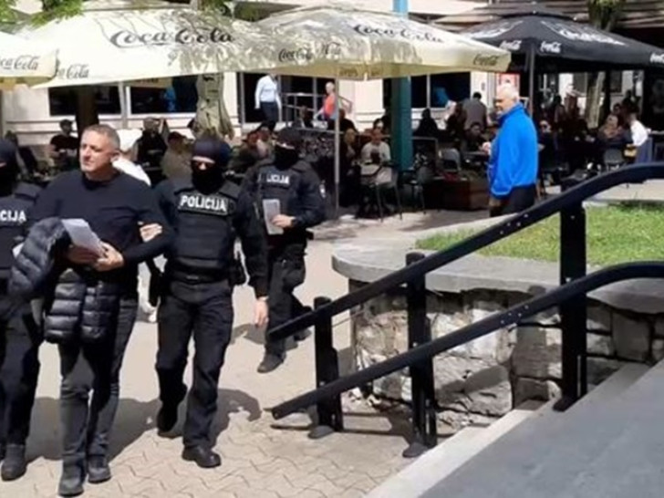 Tužilaštvu predato 17 policajaca iz Sanskog Mosta (VIDEO)
