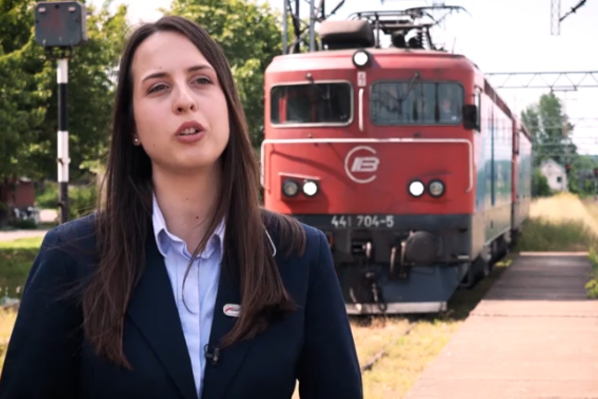Marija upravlja mašinom od 2.000 tona i ruši predrasude o "muškom poslu"
