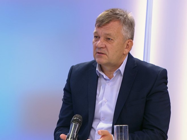 Ćeranić: Migrantski kampovi podsjećaju na "mafijaška podzemlja"