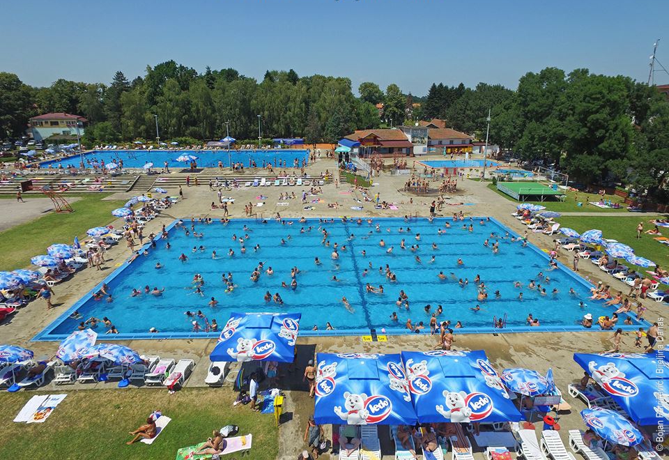 Ljeto može da počne: Bazeni u Dvorovima otvaraju sezonu!