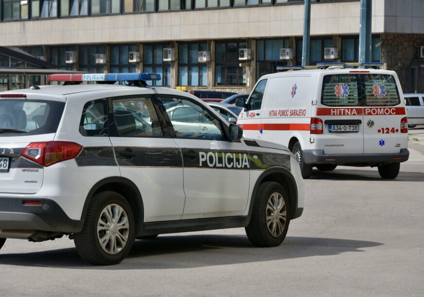 TRAGEDIJA U BiH Preminuo dječak (16) nakon što je na njega pao gol na izletu