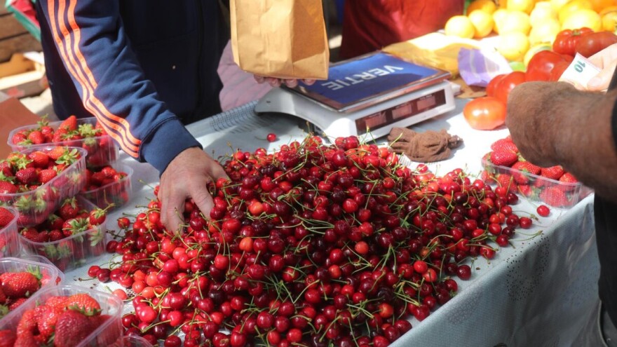 Paprene cijene voća u BiH: Borovnice vrtoglavih 50 KM, trešnje preko 20