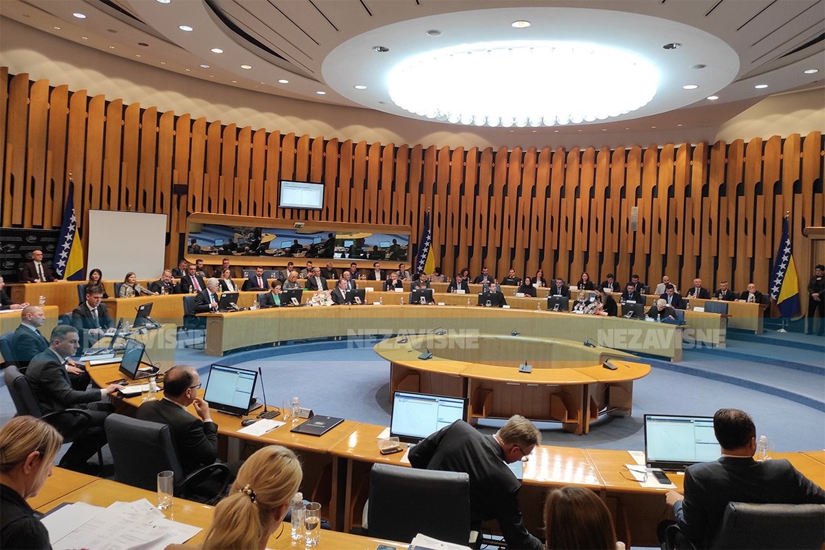 Suprotno najavama - delegati u Domu naroda raspravljaju o zakonima