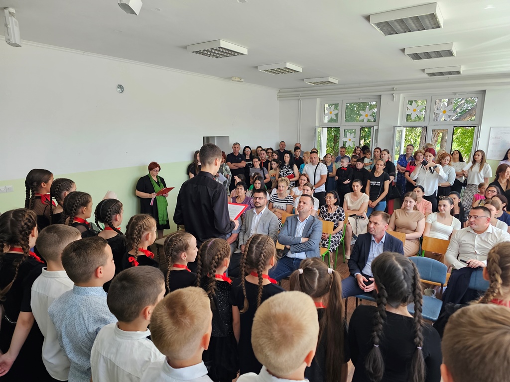Vrijedni i marljivi đaci iz Donje Trnove: Znanje Opština "cijeni"