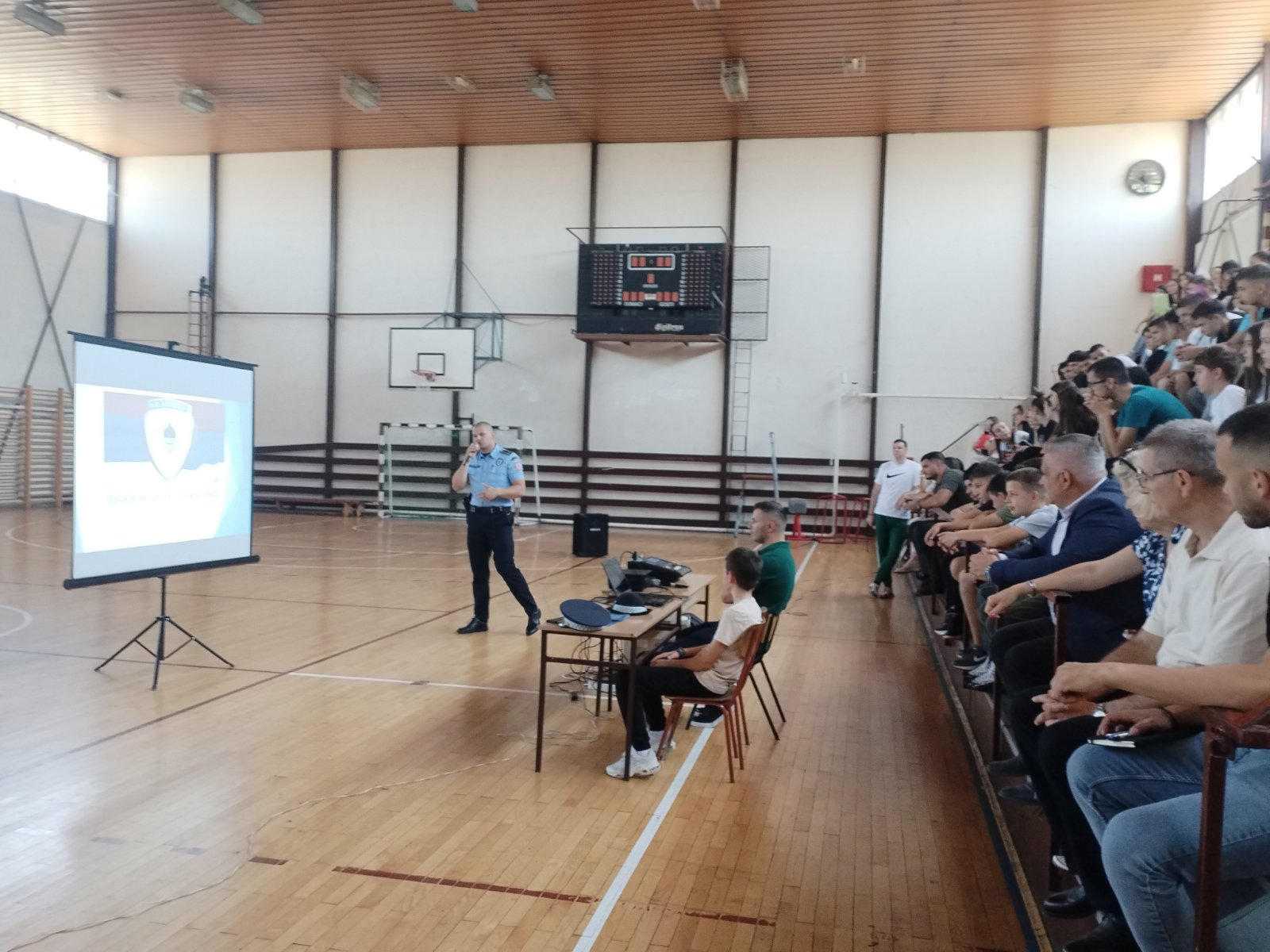 Bijeljinska policija održala učenicima predavanje o opasnostima nezakonitog i nestručnog rukovanja oružjem