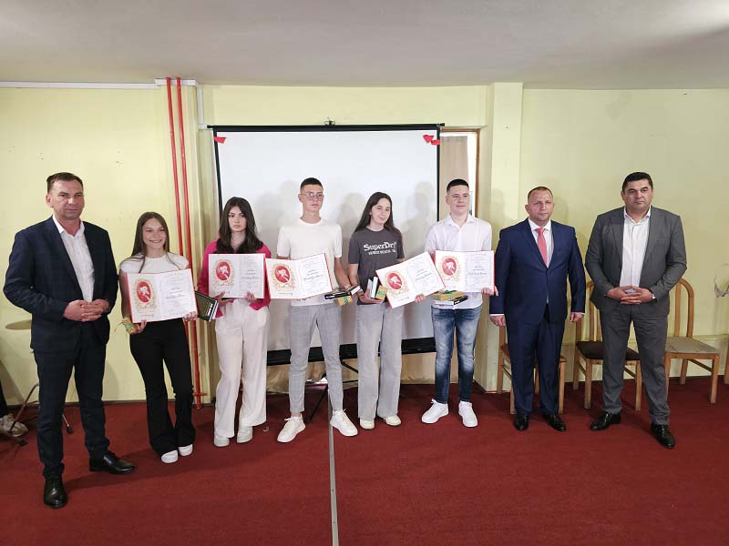Najboljim ugljevičkim osnovcima uručene nagrade i priznanja