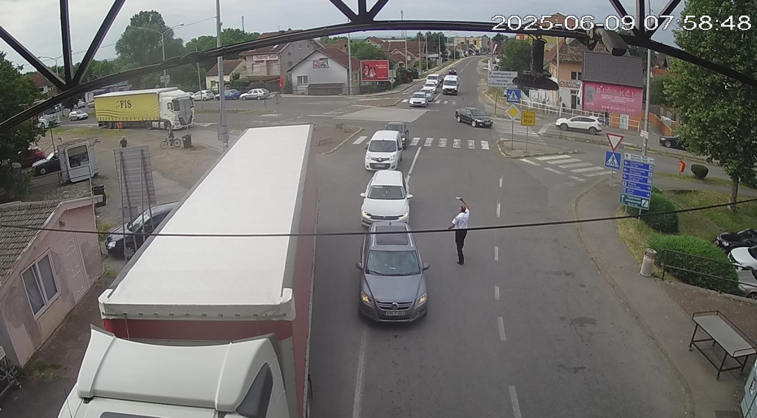 AMS: Pojačan saobraćaj na više graničnih prelaza