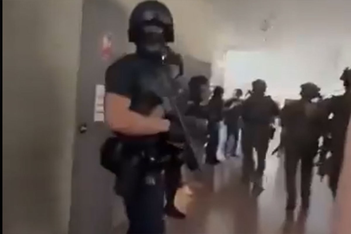 Objavljen snimak evakuacije učenika iz škole strave u Gracu (VIDEO)