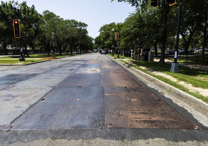 HAOS U SAD Veliki protesti širom države protiv Trampa, dok je u Vašingtonu najavljena velika vojna paradaHAOS U SAD Veliki protesti širom države protiv Trampa, dok je u Vašingtonu najavljena velika vojna parada
