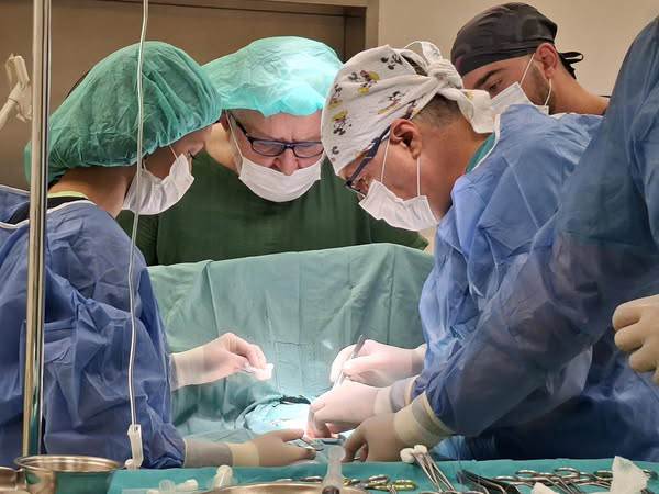 Istorijski iskorak u dječijoj hirurgiji: U bijeljinskoj bolnici izvedene operacije najmlađih pacijenata