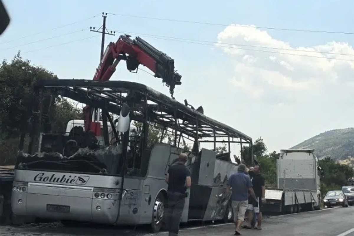 Zapalio se autobus iz BiH u Crnoj Gori