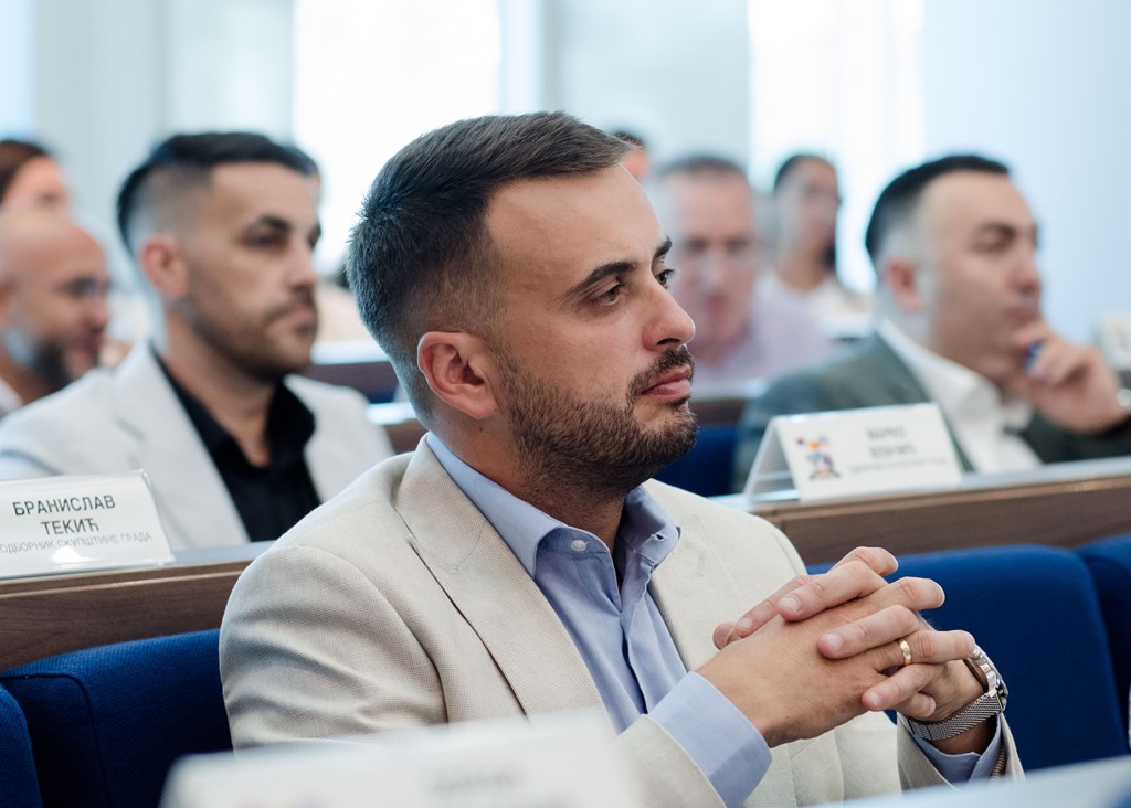 Jednoglasno usvojena inicijativa odbornika Vladimira Sarića za izgradnju dječijeg igrališta u naselju Pet jezera