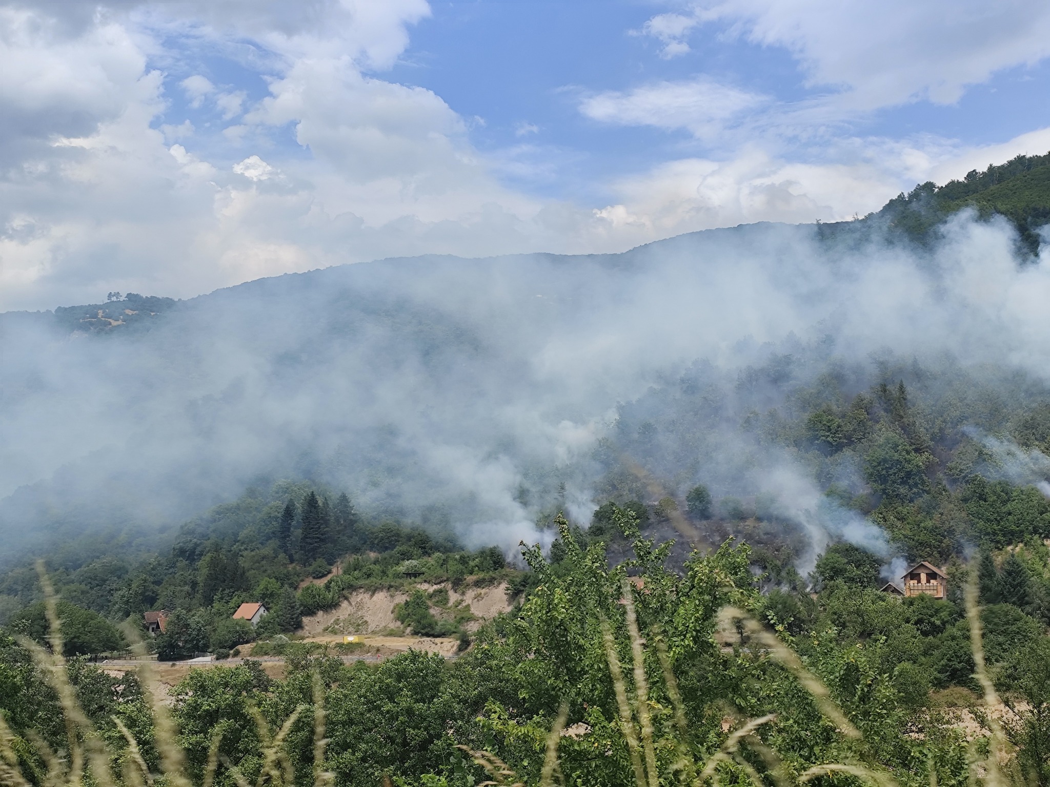 Foča: Tukli fotografa jer je slikao požar
