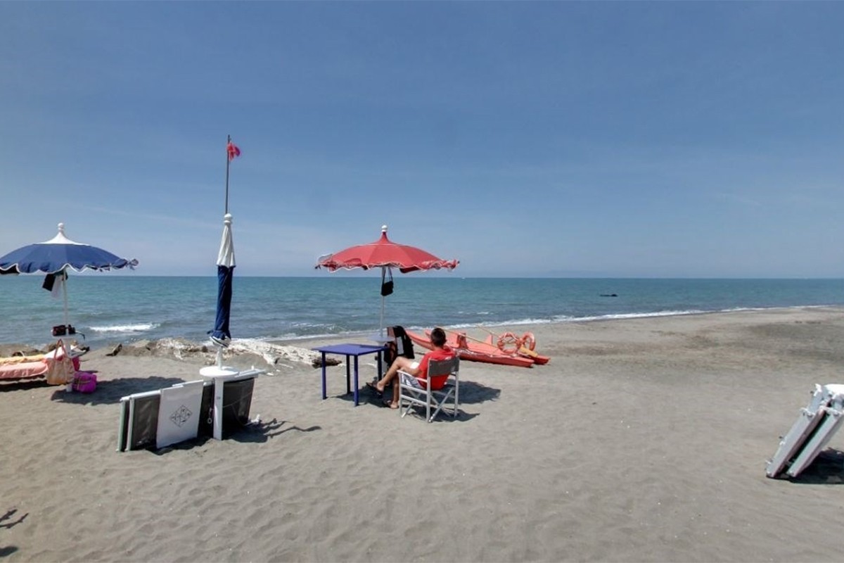 Tragedija u Italiji: Dječak kopao rupu na plaži u Italiji, pijesak ga zatrpao
