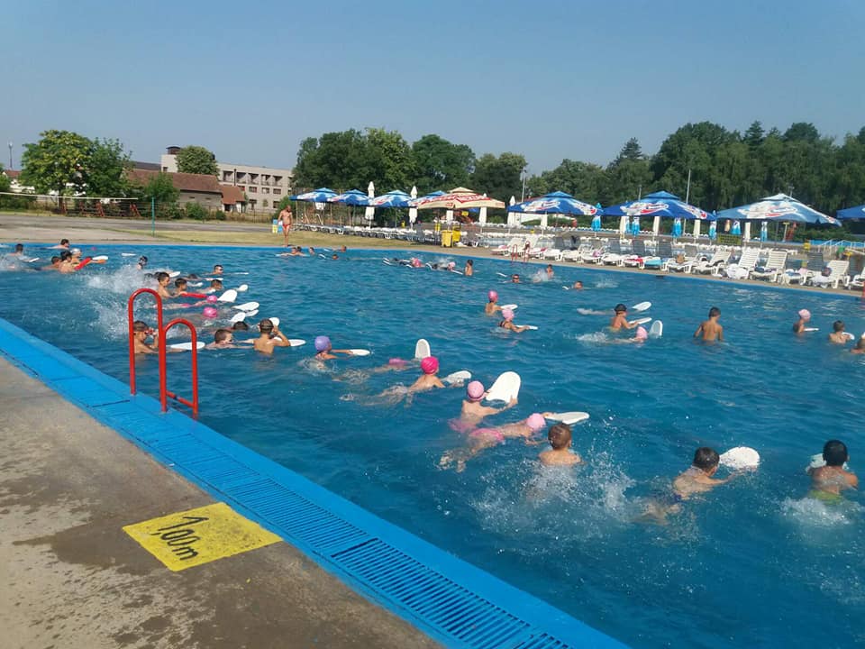 Škola plivanja na bazenima Banje Dvorovi