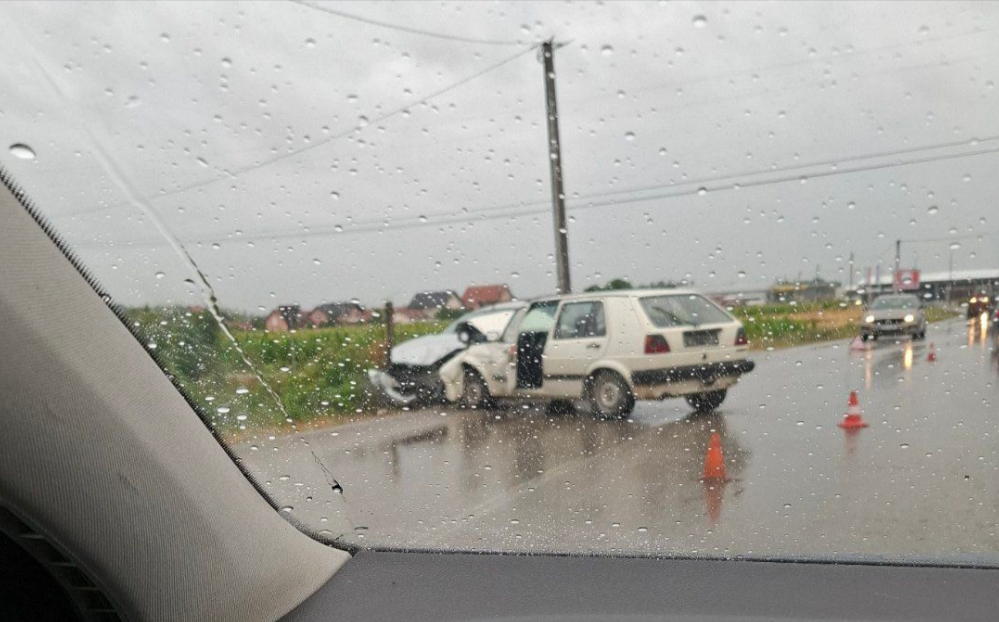 Bijeljina: Vozač povrijeđen u sudaru u Velikoj Obarskoj